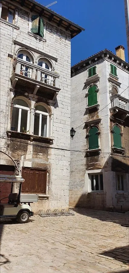 B&B Palace Basilico 1580. ロヴィニ ベッド・アンド・ブレックファスト